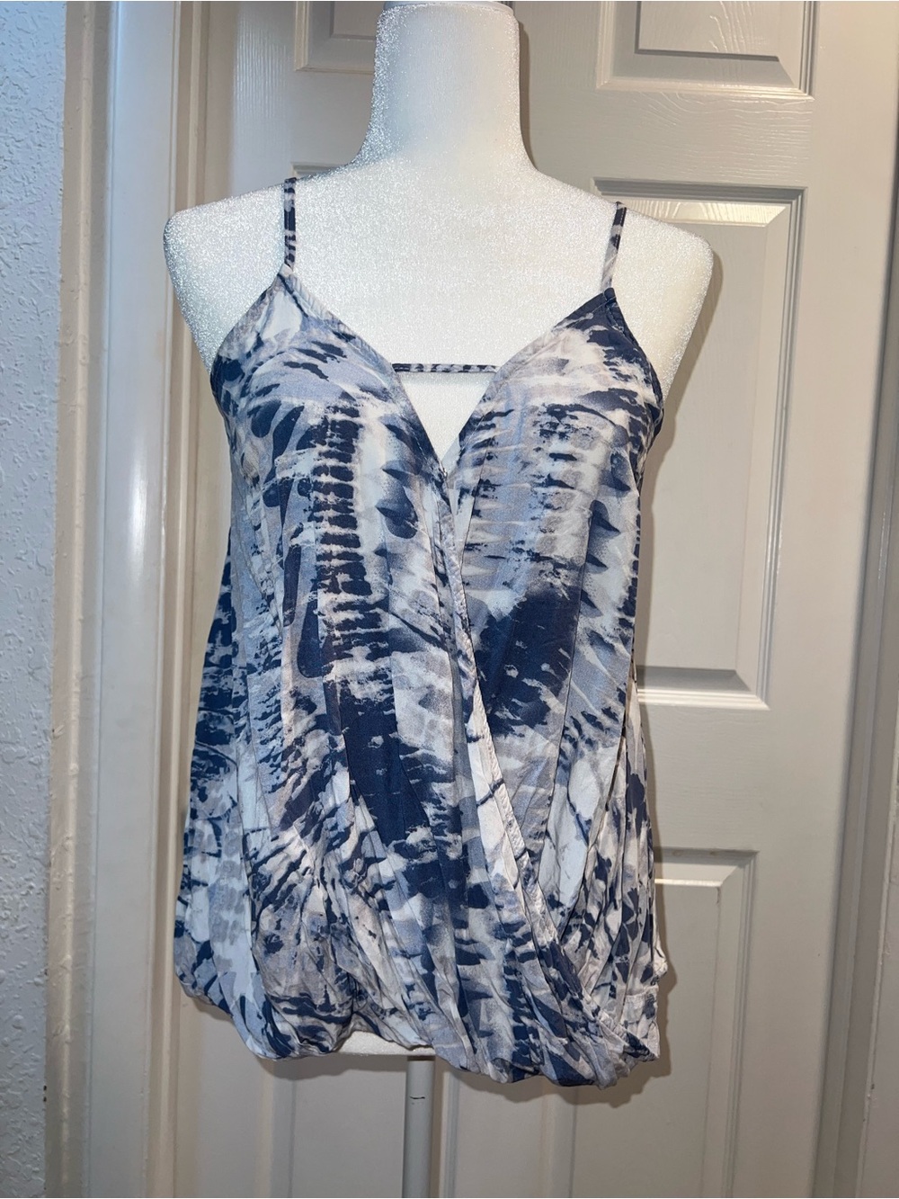 Women’s Navy and White Tie-Dye Surplice Tank Top size Large
